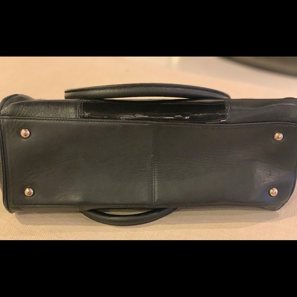 ST. JOHN LEATHER HANDBAG - Picture 5 of 5